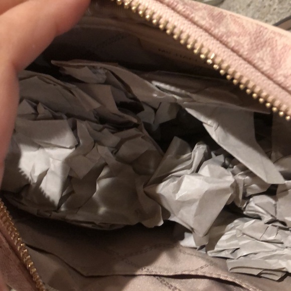 Mk signature crossbody only bag - Picture 4 of 8